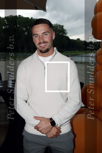 Amsterdam 13 juli 2025
Presentatie boek Dave Roelvink bij restaurant de Bosbaan . Aanwezig oa zijn vriendin Marijn Kuipers vader Dries Roelvink Honoria Roelvink Donny Roelvink en zijn moeder Lucienne Kenter.
