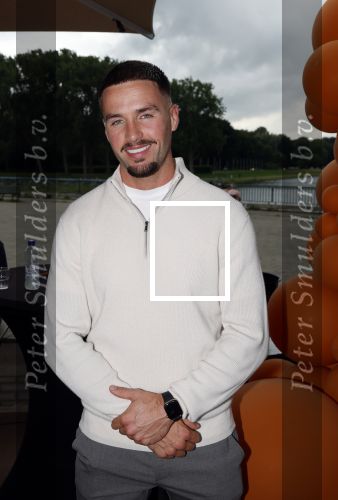 Amsterdam 13 juli 2025
Presentatie boek Dave Roelvink bij restaurant de Bosbaan . Aanwezig oa zijn vriendin Marijn Kuipers vader Dries Roelvink Honoria Roelvink Donny Roelvink en zijn moeder Lucienne Kenter.