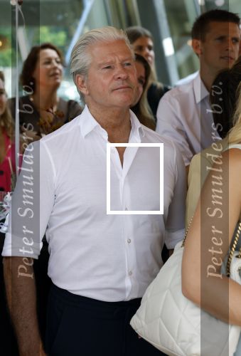 Amsterdam 13 juli 2025
Presentatie boek Dave Roelvink bij restaurant de Bosbaan . Aanwezig oa zijn vriendin Marijn Kuipers vader Dries Roelvink Honoria Roelvink Donny Roelvink en zijn moeder Lucienne Kenter.