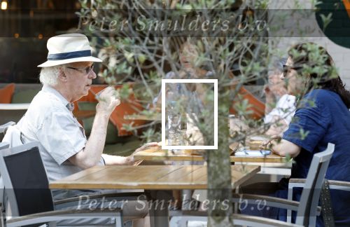 Amsterdam 1 juli 2025
Eddy Habbema met zijn vrouw op terras.