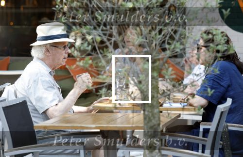 Amsterdam 1 juli 2025
Eddy Habbema met zijn vrouw op terras.