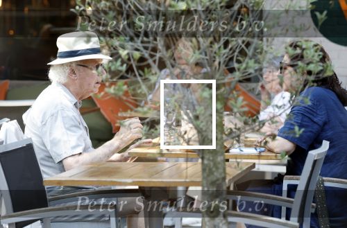Amsterdam 1 juli 2025
Eddy Habbema met zijn vrouw op terras.