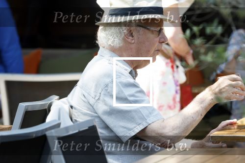 Amsterdam 1 juli 2025
Eddy Habbema met zijn vrouw op terras.