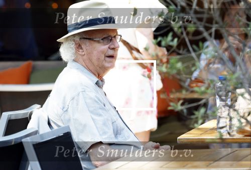 Amsterdam 1 juli 2025
Eddy Habbema met zijn vrouw op terras.
