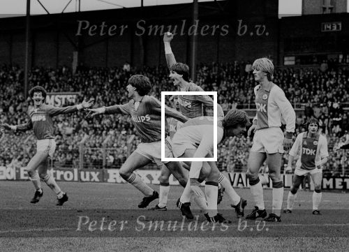 Amsterdam, 6 maart 1983 mRT van DUUREn scoort tefen AJAX, verder op de foto Wim Kieft, Jan Molby en Peter Boeve van AJAX en Ernie Brandts en Rob Landsbergen van PSV