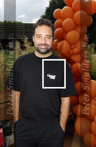 Amsterdam 13 juli 2025
Presentatie boek Dave Roelvink bij restaurant de Bosbaan . Aanwezig oa zijn vriendin Marijn Kuipers vader Dries Roelvink Honoria Roelvink Donny Roelvink en zijn moeder Lucienne Kenter. Fawrynotsawry