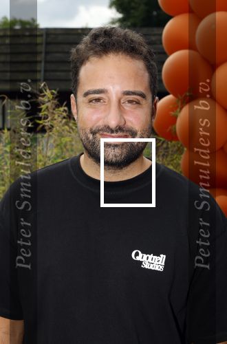 Amsterdam 13 juli 2025
Presentatie boek Dave Roelvink bij restaurant de Bosbaan . Aanwezig oa zijn vriendin Marijn Kuipers vader Dries Roelvink Honoria Roelvink Donny Roelvink en zijn moeder Lucienne Kenter. Fawrynotsawry