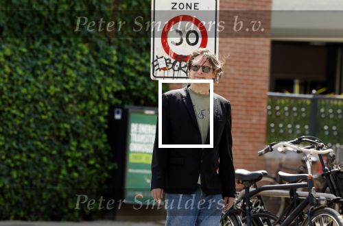 Amsterdam 15 juli 2025
Hans Teeuwen op straat  in Amsterdam zuid.