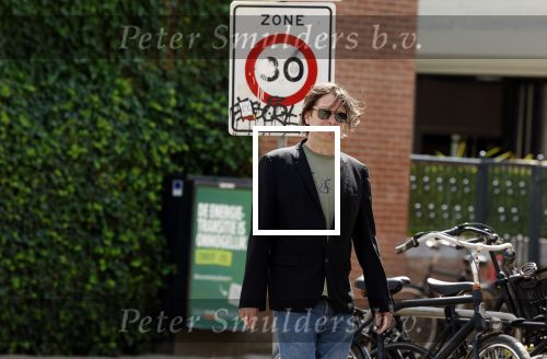 Amsterdam 15 juli 2025
Hans Teeuwen op straat  in Amsterdam zuid.