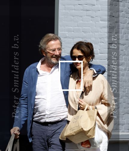 Amsterdam 17 juli 2025
Herman Heinsbroek met zijn vriendin Leontine Willemse in Amsterdam zuid.