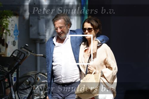 Amsterdam 17 juli 2025
Herman Heinsbroek met zijn vriendin Leontine Willemse in Amsterdam zuid.