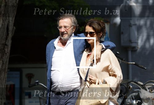 Amsterdam 17 juli 2025
Herman Heinsbroek met zijn vriendin Leontine Willemse in Amsterdam zuid.