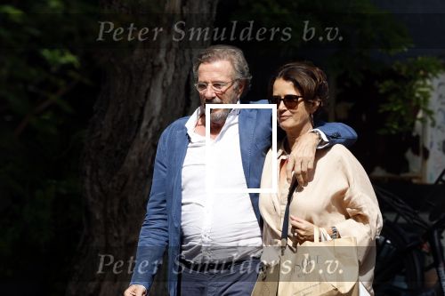 Amsterdam 17 juli 2025
Herman Heinsbroek met zijn vriendin Leontine Willemse in Amsterdam zuid.