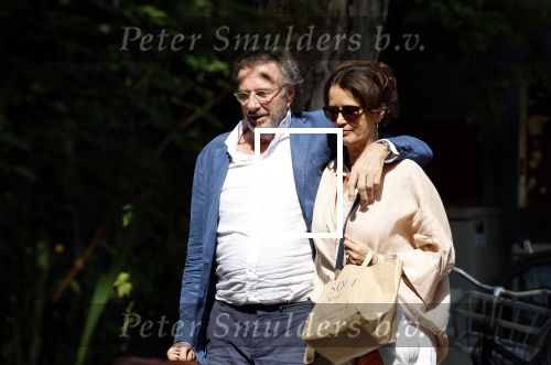 Amsterdam 17 juli 2025
Herman Heinsbroek met zijn vriendin Leontine Willemse in Amsterdam zuid.
