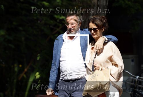Amsterdam 17 juli 2025
Herman Heinsbroek met zijn vriendin Leontine Willemse in Amsterdam zuid.
