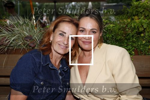 Amsterdam 13 juli 2025
Presentatie boek Dave Roelvink bij restaurant de Bosbaan . Aanwezig oa zijn vriendin Marijn Kuipers vader Dries Roelvink Honoria Roelvink Donny Roelvink en zijn moeder Lucienne Kenter.