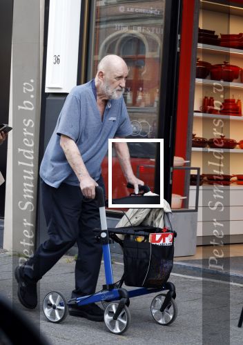 Amsterdam 15 juli 2025
Hugo Metsers achter de rollator in Amsterdam zuid.