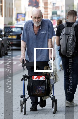 Amsterdam 15 juli 2025
Hugo Metsers achter de rollator in Amsterdam zuid.