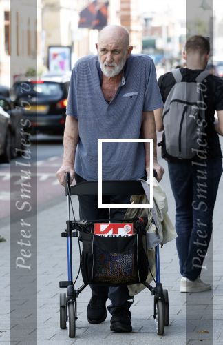 Amsterdam 15 juli 2025
Hugo Metsers achter de rollator in Amsterdam zuid.
