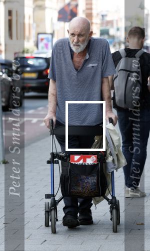 Amsterdam 15 juli 2025
Hugo Metsers achter de rollator in Amsterdam zuid.