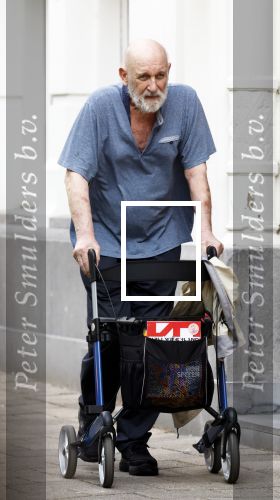 Amsterdam 15 juli 2025
Hugo Metsers achter de rollator in Amsterdam zuid.