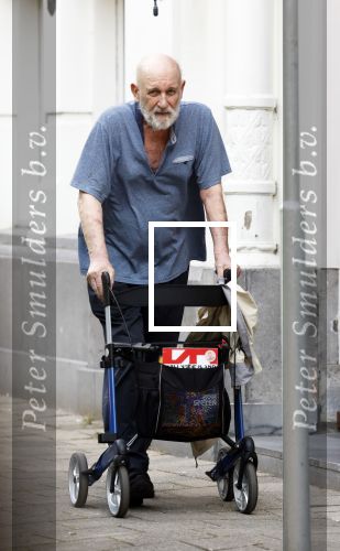 Amsterdam 15 juli 2025
Hugo Metsers achter de rollator in Amsterdam zuid.