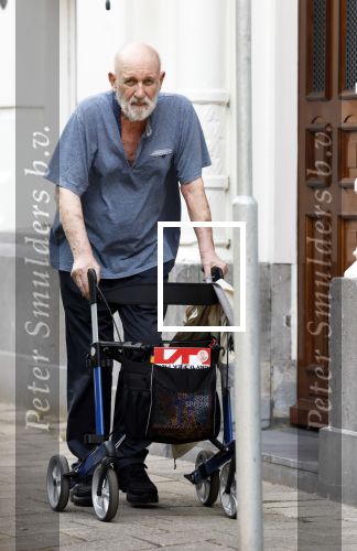Amsterdam 15 juli 2025
Hugo Metsers achter de rollator in Amsterdam zuid.