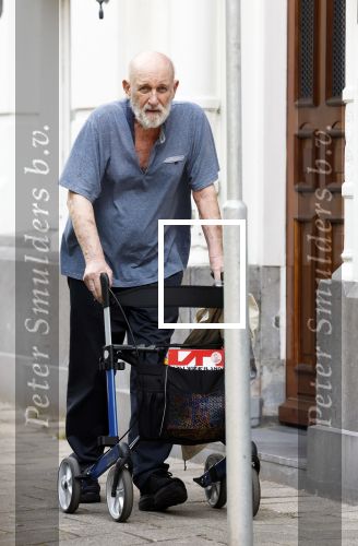 Amsterdam 15 juli 2025
Hugo Metsers achter de rollator in Amsterdam zuid.