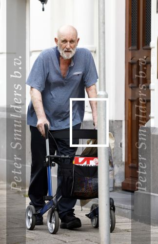 Amsterdam 15 juli 2025
Hugo Metsers achter de rollator in Amsterdam zuid.