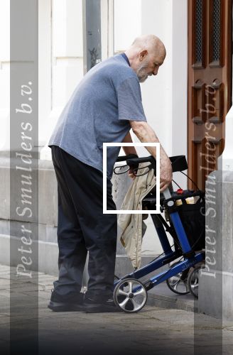 Amsterdam 15 juli 2025
Hugo Metsers achter de rollator in Amsterdam zuid.