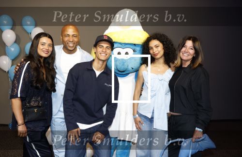 Leidschendam 6 juli 2025
Premiere Smurfen film bij Kinepolis . Aanwezig oa van de stemmencast Roxy Dekker Luuk v Leeuwen Julia Tan en Thorn de Vries . Humberto Tan met Ineke en hun kinderen Julia Isa en Benjamin