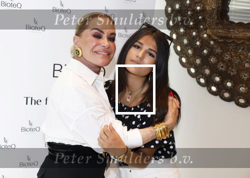 Amsterdam 10 juli 2025
Presentatie Bioteq Vitality van Connie Witteman bij haar thuis . Isabeau Genee met Connie Witteman