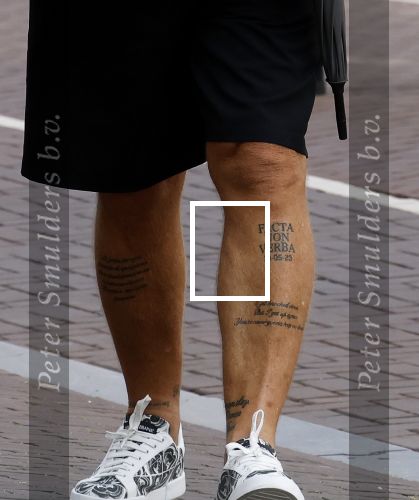 Amsterdam 16 juli 2025
John de Wolf met zijn vrouw  Inge Zijdenbos op de pc hooftstraat. John de Wolf met tattoo Facta Non Verba wat geen woorden maar daden betekend
