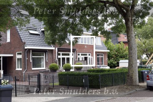 Amstelveen 27 juni 2025
Johnny Heitinga heeft nieuwe huis gekocht aan de amstel wat nu helemaal verbouwd wordt.