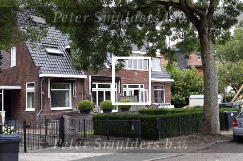 Amstelveen 27 juni 2025
Johnny Heitinga heeft nieuwe huis gekocht aan de amstel wat nu helemaal verbouwd wordt.
