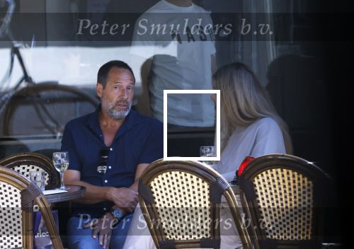 Amsterdam 17 juli 2025
Johnny van t Schip en Danielle  Zwanikken op terras en op straat in het centrum van Amsterdam.