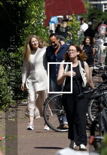 Amsterdam 17 juli 2025
Johnny van t Schip en Danielle  Zwanikken op terras en op straat in het centrum van Amsterdam.