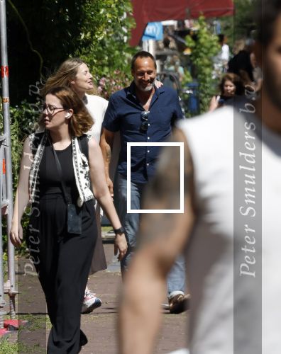 Amsterdam 17 juli 2025
Johnny van t Schip en Danielle  Zwanikken op terras en op straat in het centrum van Amsterdam.