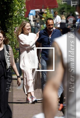 Amsterdam 17 juli 2025
Johnny van t Schip en Danielle  Zwanikken op terras en op straat in het centrum van Amsterdam.