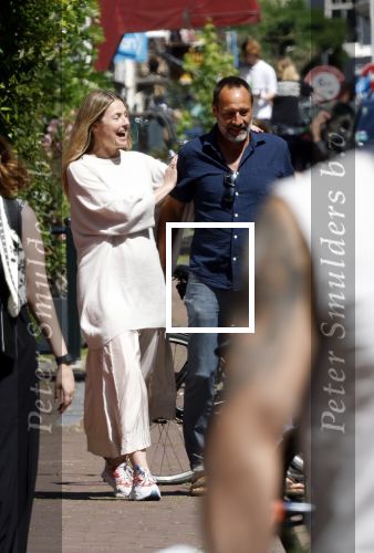 Amsterdam 17 juli 2025
Johnny van t Schip en Danielle  Zwanikken op terras en op straat in het centrum van Amsterdam.