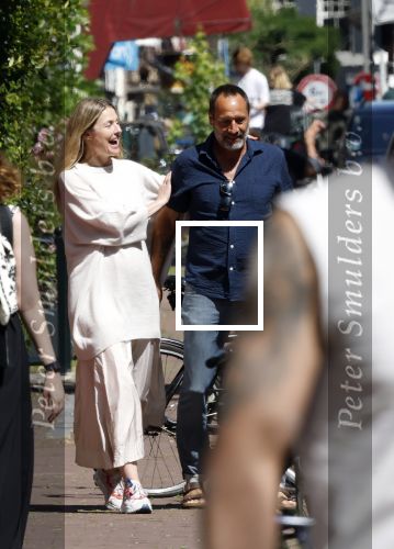 Amsterdam 17 juli 2025
Johnny van t Schip en Danielle  Zwanikken op terras en op straat in het centrum van Amsterdam.