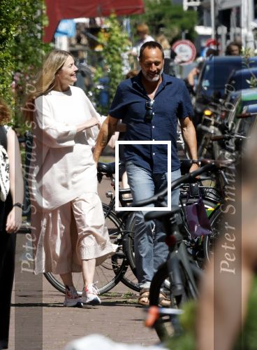 Amsterdam 17 juli 2025
Johnny van t Schip en Danielle  Zwanikken op terras en op straat in het centrum van Amsterdam.