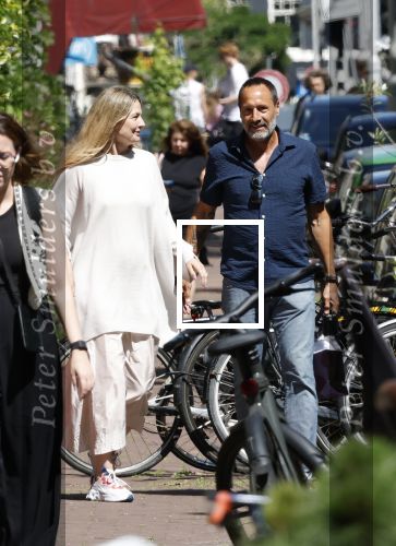 Amsterdam 17 juli 2025
Johnny van t Schip en Danielle  Zwanikken op terras en op straat in het centrum van Amsterdam.