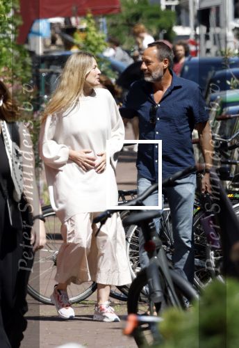 Amsterdam 17 juli 2025
Johnny van t Schip en Danielle  Zwanikken op terras en op straat in het centrum van Amsterdam.