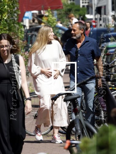 Amsterdam 17 juli 2025
Johnny van t Schip en Danielle  Zwanikken op terras en op straat in het centrum van Amsterdam.