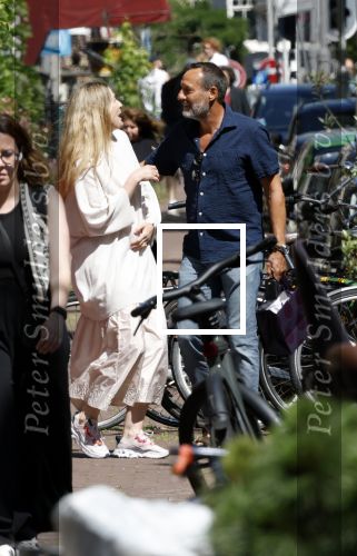 Amsterdam 17 juli 2025
Johnny van t Schip en Danielle  Zwanikken op terras en op straat in het centrum van Amsterdam.