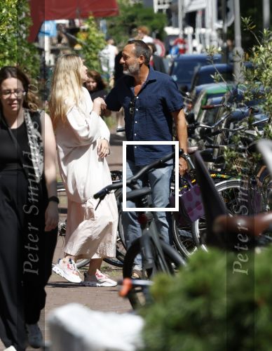 Amsterdam 17 juli 2025
Johnny van t Schip en Danielle  Zwanikken op terras en op straat in het centrum van Amsterdam.