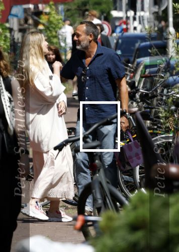 Amsterdam 17 juli 2025
Johnny van t Schip en Danielle  Zwanikken op terras en op straat in het centrum van Amsterdam.