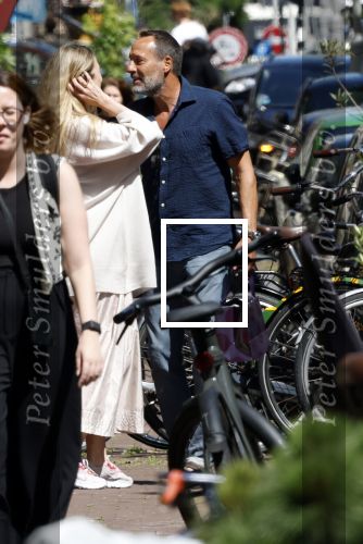 Amsterdam 17 juli 2025
Johnny van t Schip en Danielle  Zwanikken op terras en op straat in het centrum van Amsterdam.