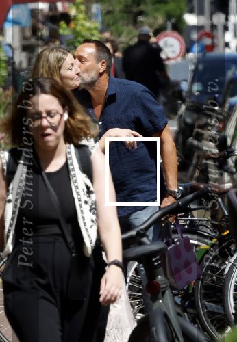 Amsterdam 17 juli 2025
Johnny van t Schip en Danielle  Zwanikken op terras en op straat in het centrum van Amsterdam.